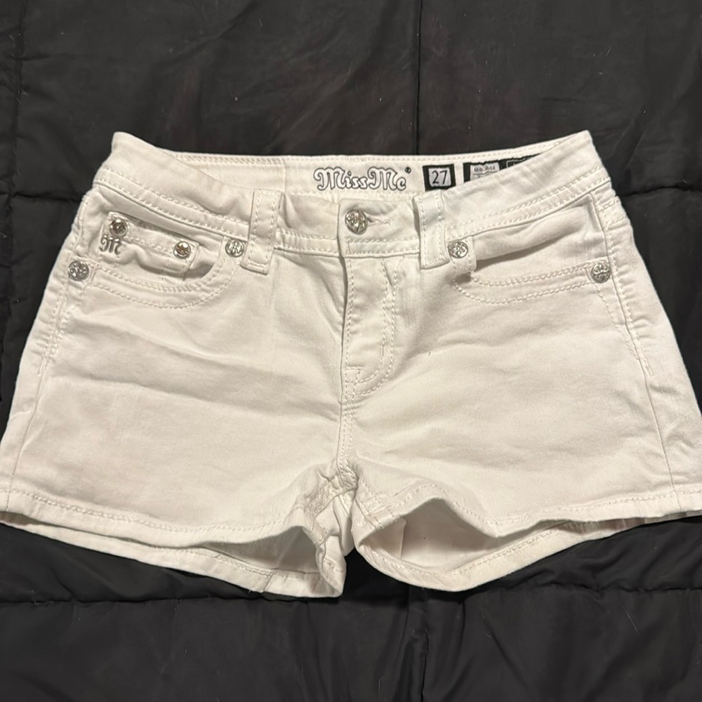 Miss Me Size 27 Mid Rise Short